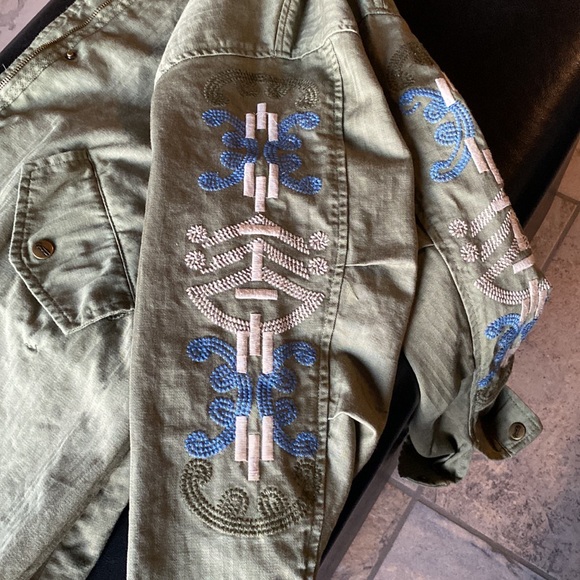 BOHO Nanette Lepore 100% Cotton Lightweight Trench Coat With Embroidered Arms - Picture 2 of 16